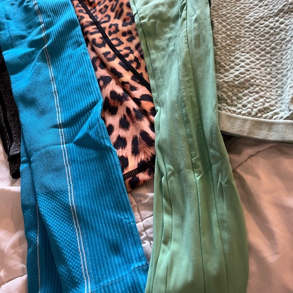 5 pairs of gym shark workout leggings - Picture 5 of 7